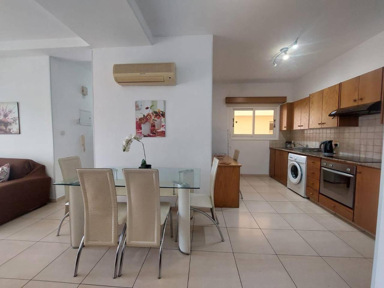 Sunny 2 Bedroom Larnaca Center Экстерьер фото
